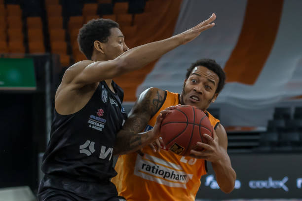 将詹姆斯 将詹姆斯